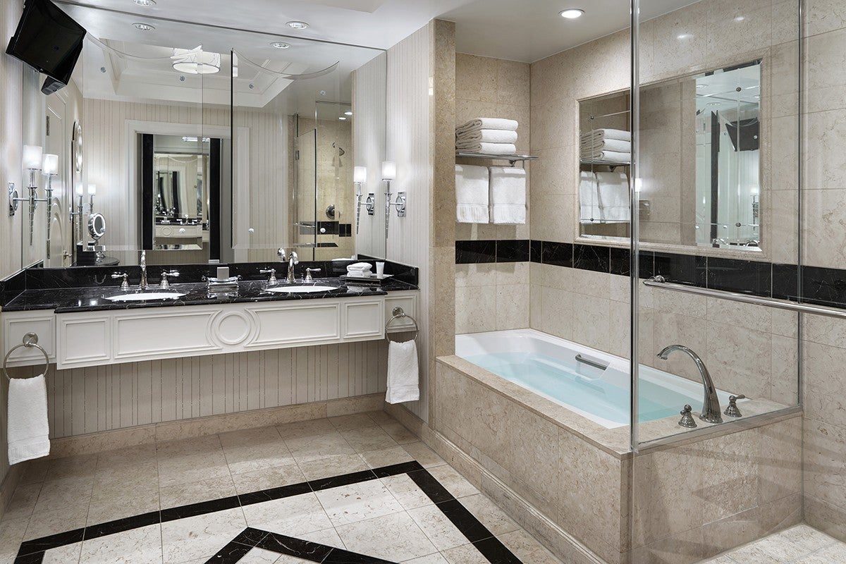 Luxury King Suite — photo 3