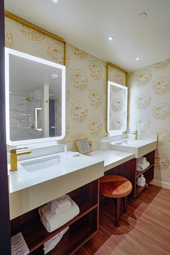 Corner Studio — photo 2