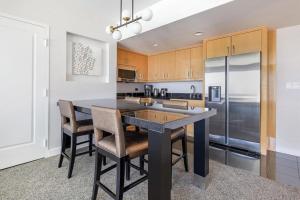One-Bedroom Suite with Kitchen at Suites at Elara Las Vegas Center Strip