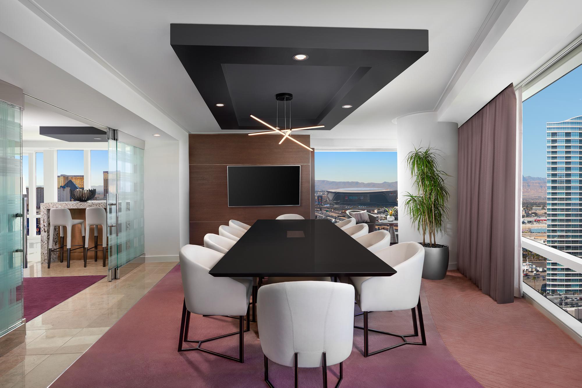 Executive Hospitality Tower Suite — photo 2