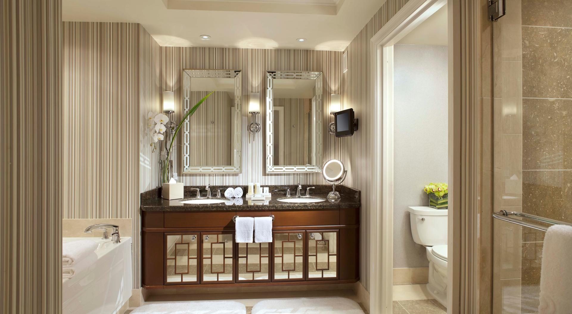 Octavius Pool View Room 2 Queens — main photo