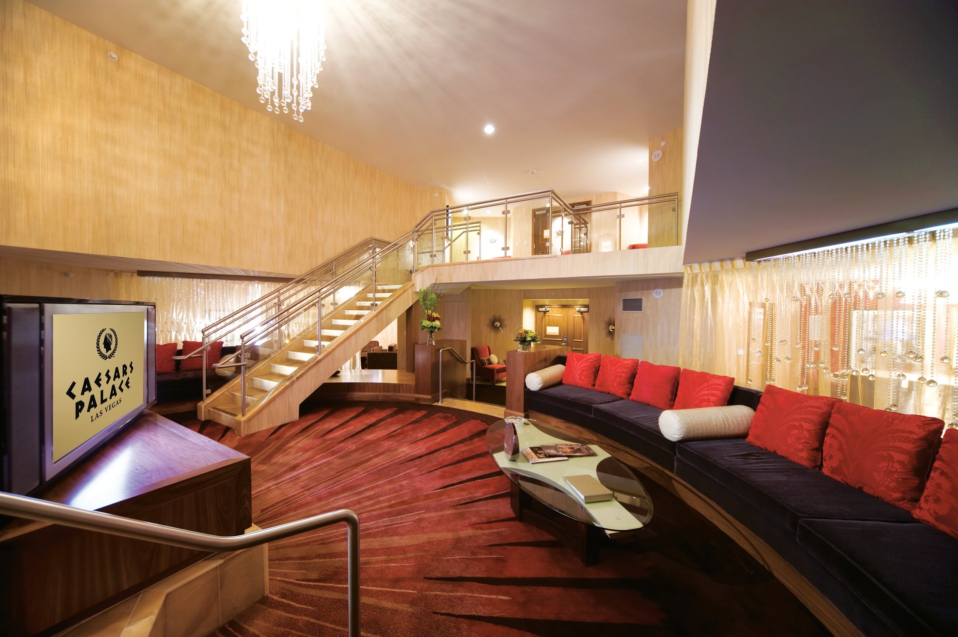 3 Room Forum Classic Emperor Suite + 2 Queen Beds — photo 2