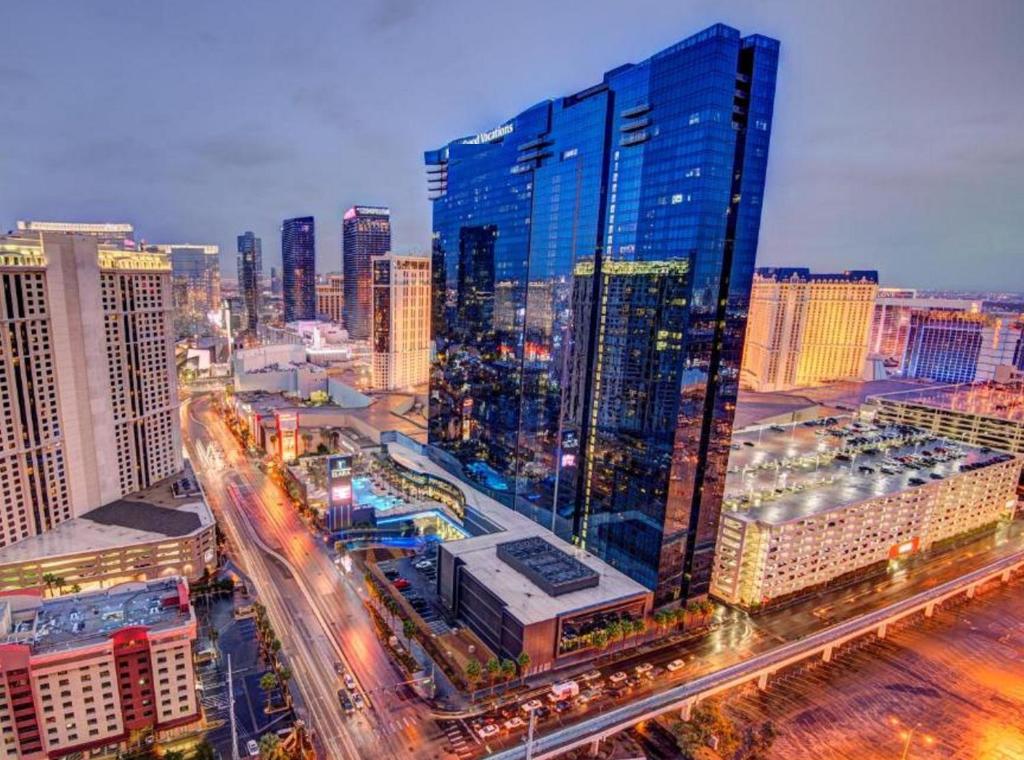 One-Bedroom Grand Suite with Kitchen at Suites at Elara Las Vegas Center Strip