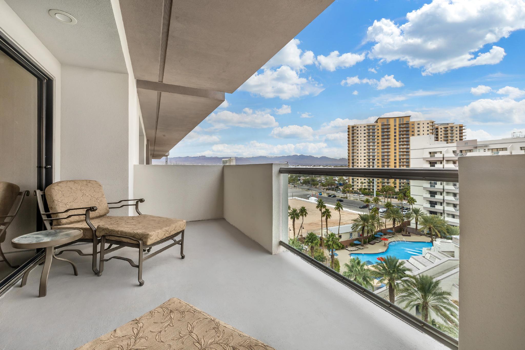 2 Bedroom 2 Kings Pool View Deluxe Suite at Hilton Vacation Club Cancun Resort Las Vegas