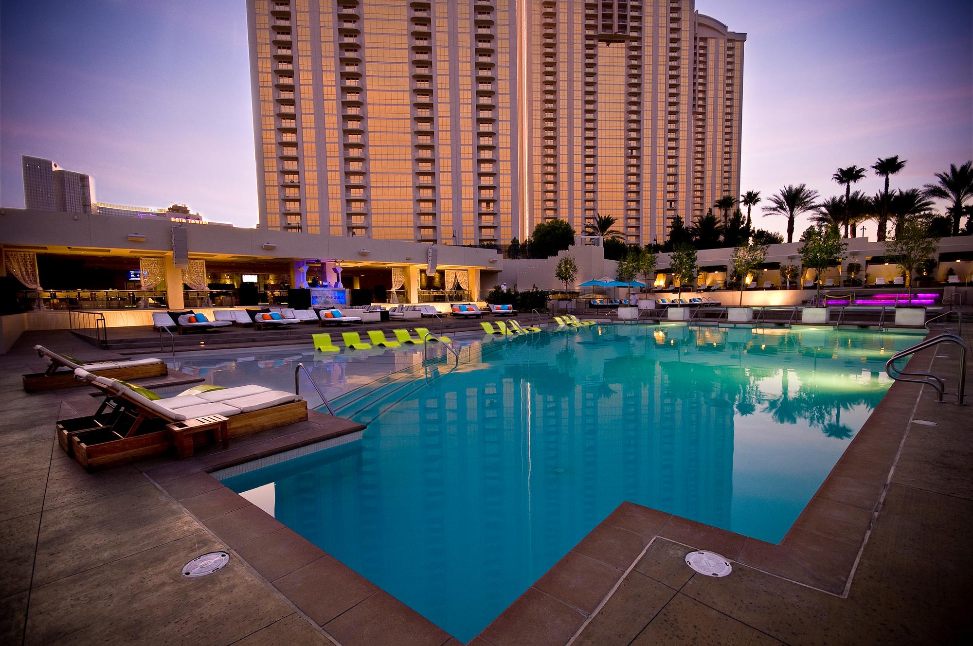 Deluxe Suite at The Signature at MGM Grand