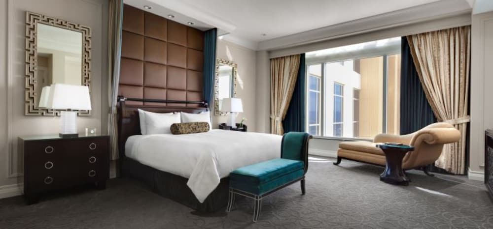 Executive Two Bedroom Suite — photo 3