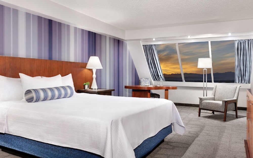 Stay Well Pyramid King Room — main photo