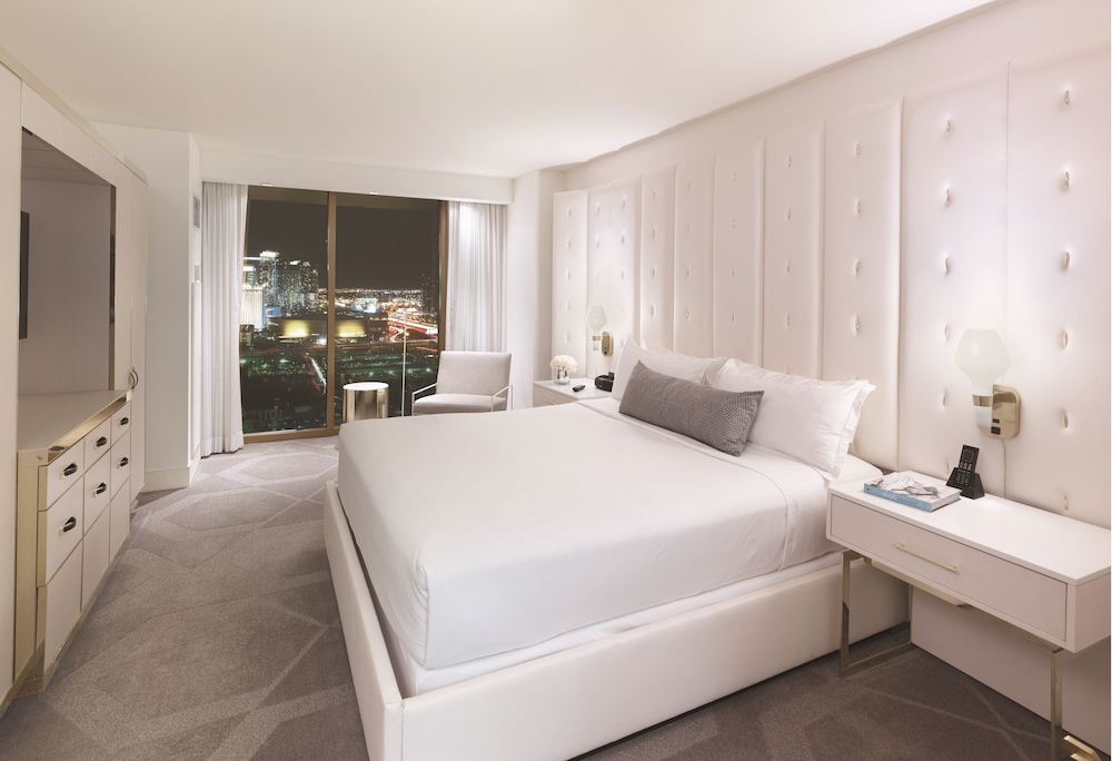 Delano King Suite — photo 3