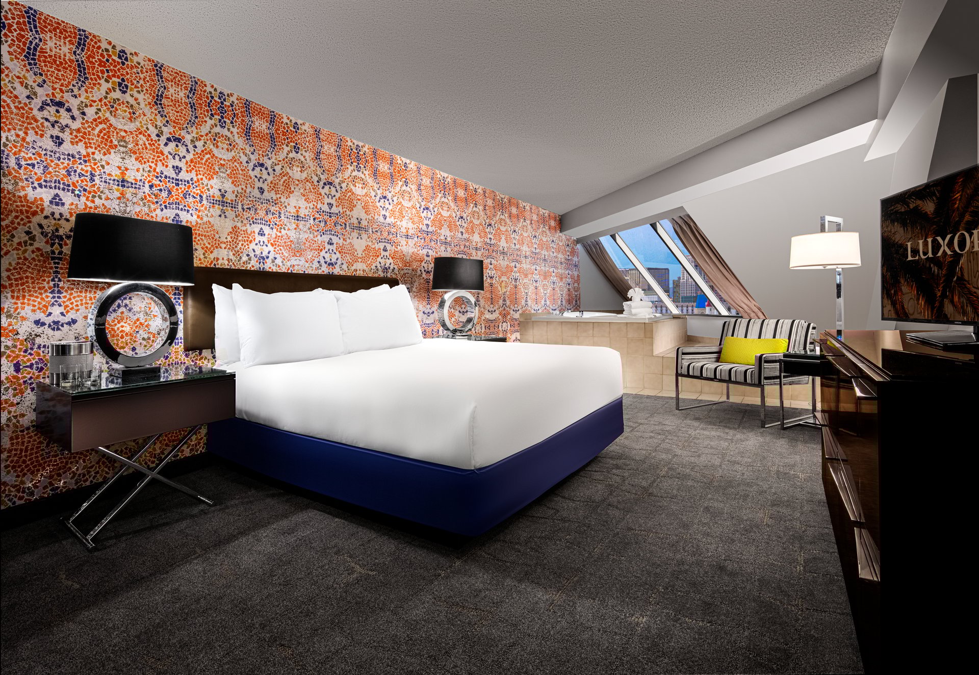 Pyramid Premier King Corner Suite — photo 2