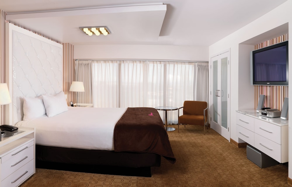 Cosmopolitan Suite, 1 King Bed, High Roller View — photo 3