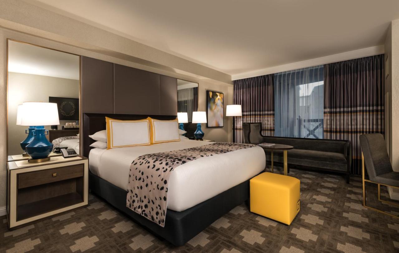 Julius Tower 1 King Bedroom — photo 2