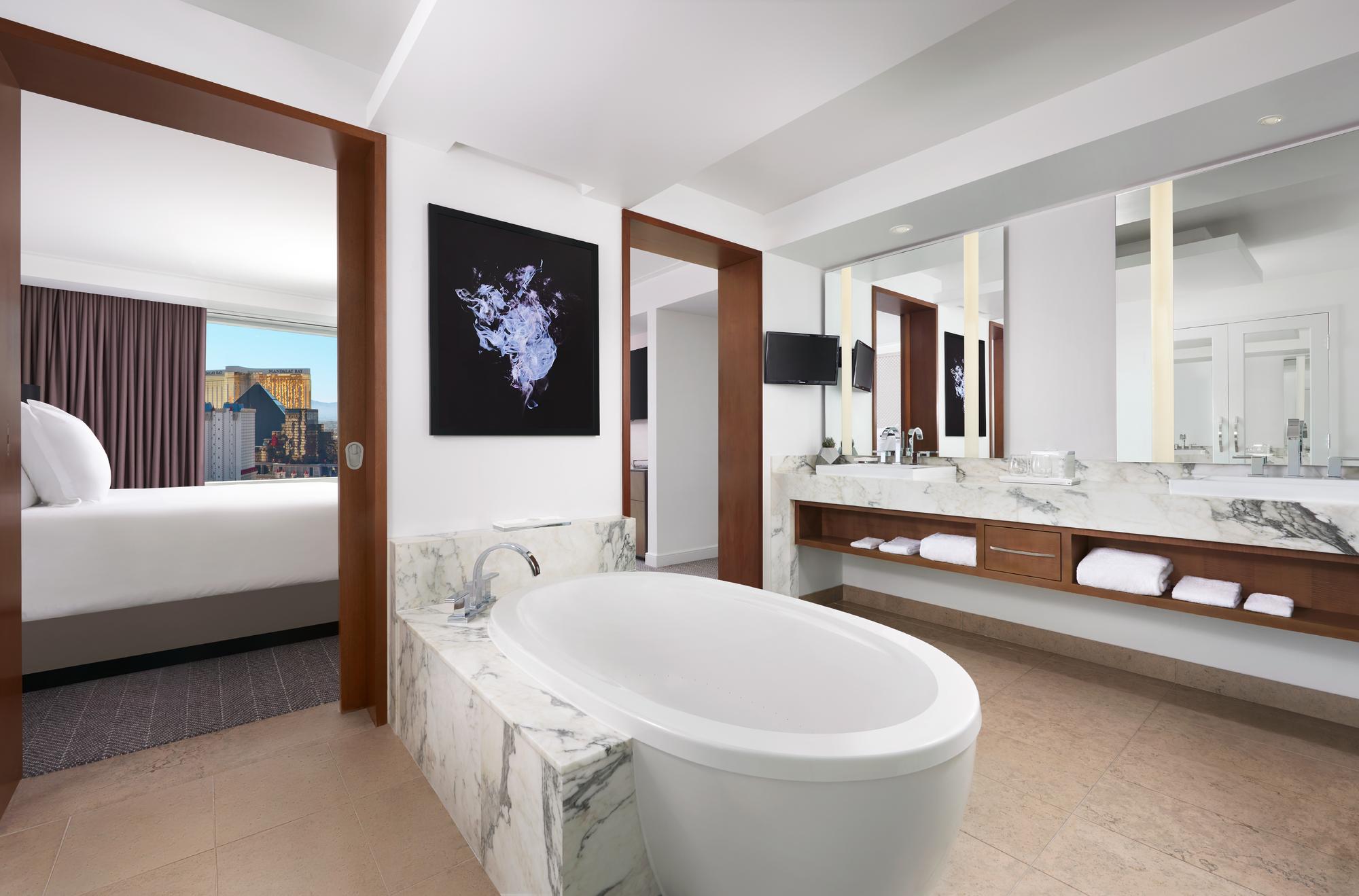 Executive Hospitality Tower Suite — main photo