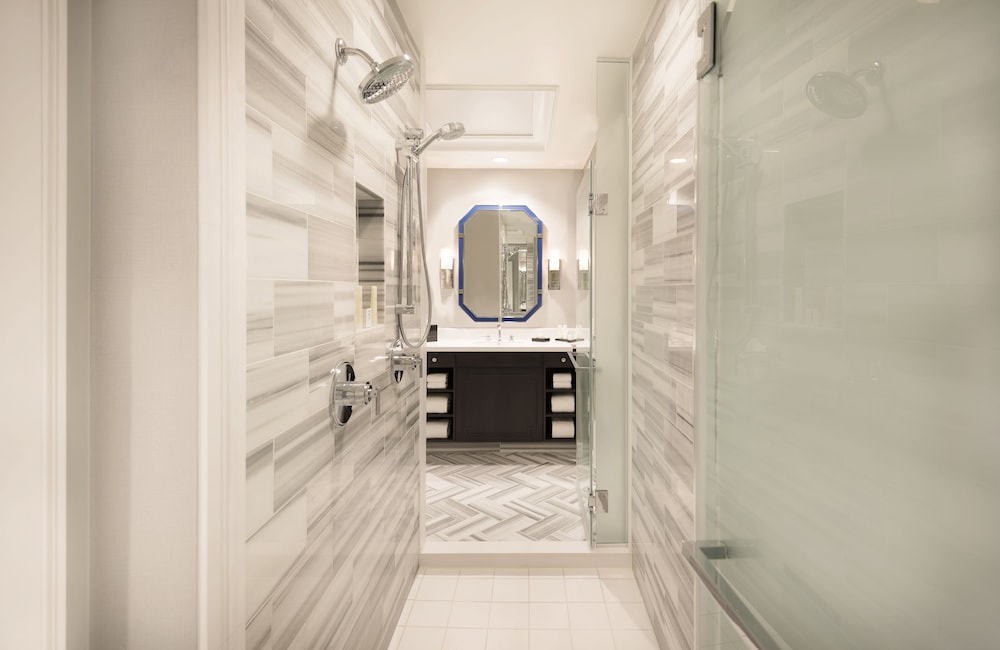 Palace Premium Studio, 2 Queen, Non-Smoking (Newly Renovated) — photo 2