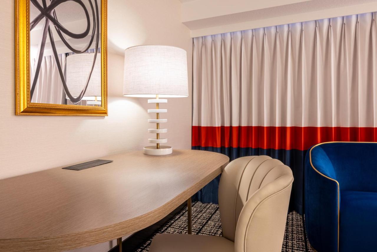 Versailles Room, 2 Queen Beds, Pool View — main photo