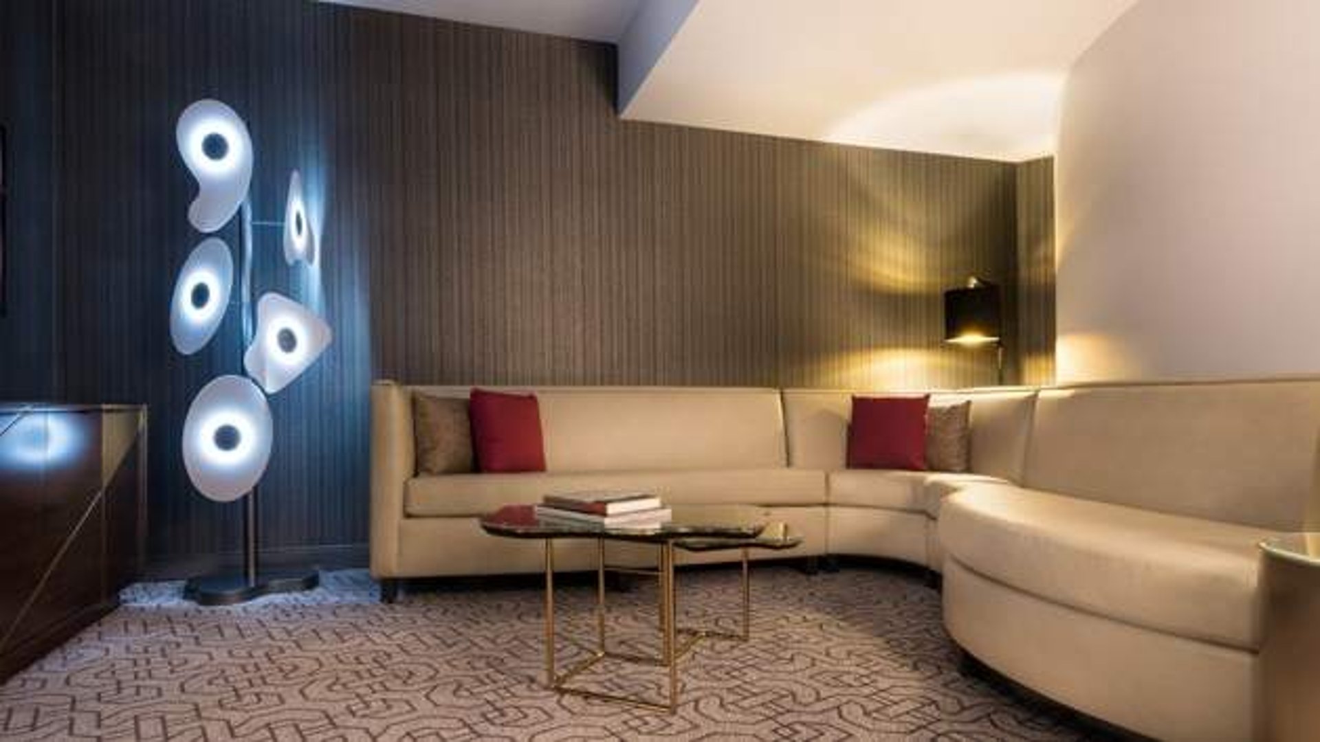 Ultra Hip Strip Suite, 1 King — main photo