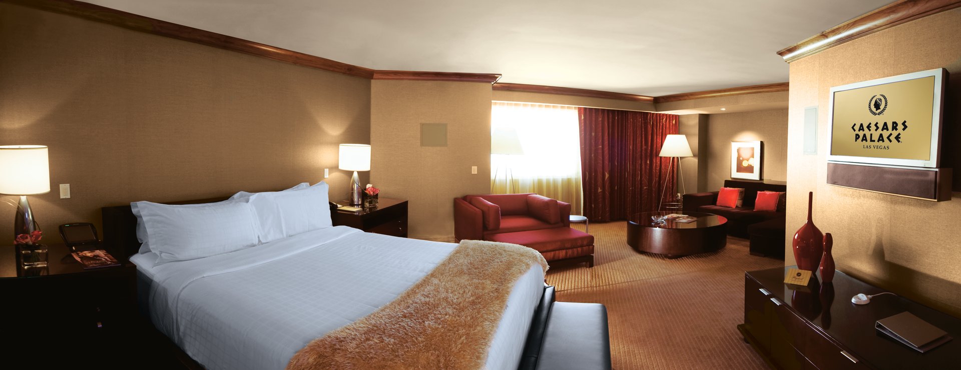 3 Room Forum Classic Emperor Suite + 2 Queen Beds — photo 3