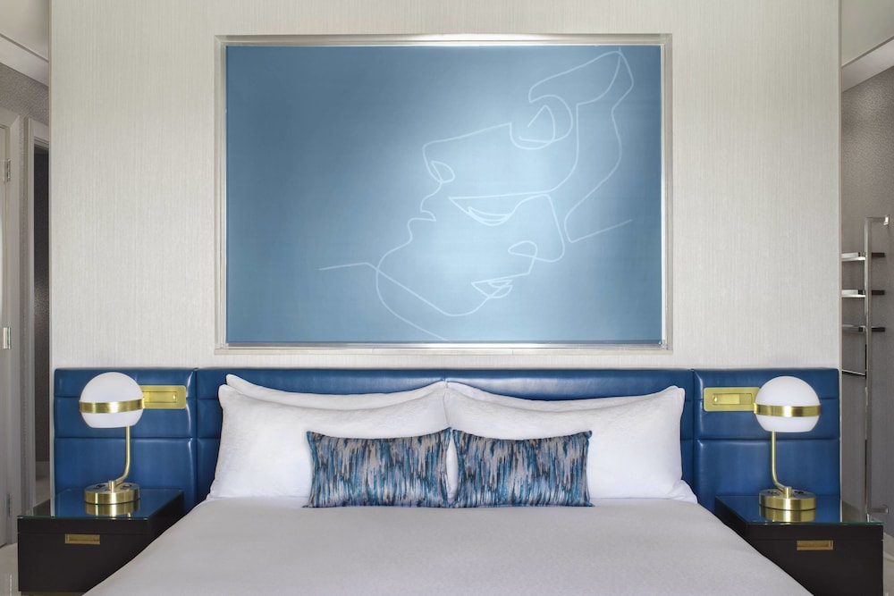 Wraparound Terrace Suite + Terrace One Bedroom — photo 2