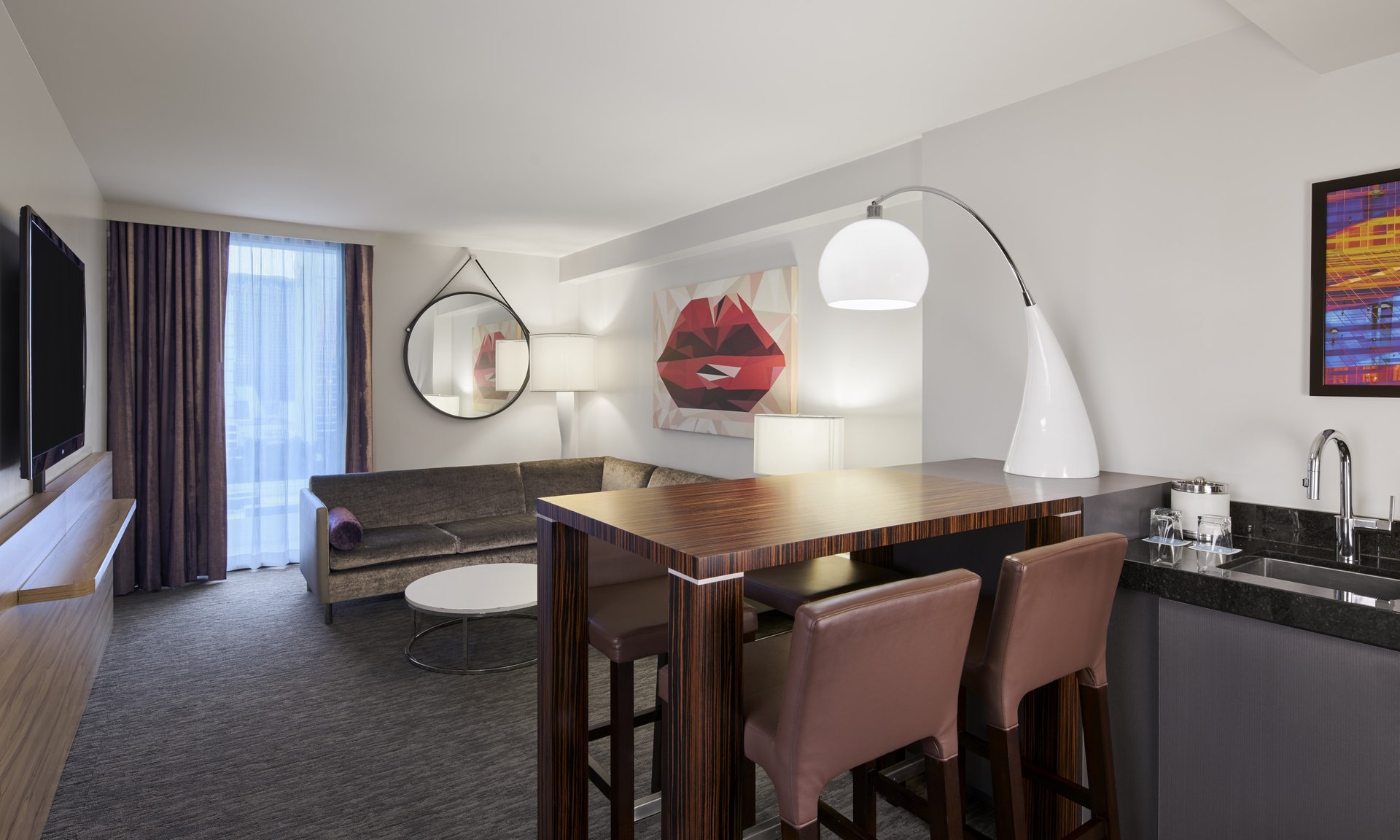 District 3 King Suite — main photo