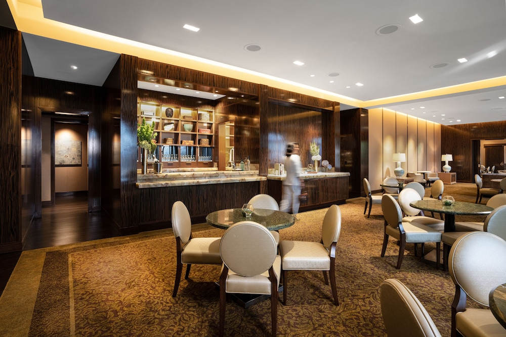 Prestige Club Lounge Luxury King Suite — photo 2