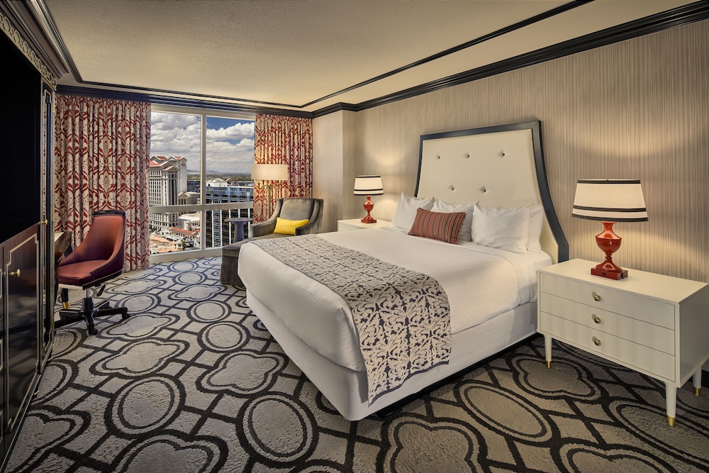 Bordeaux Fountain View Room King — main photo