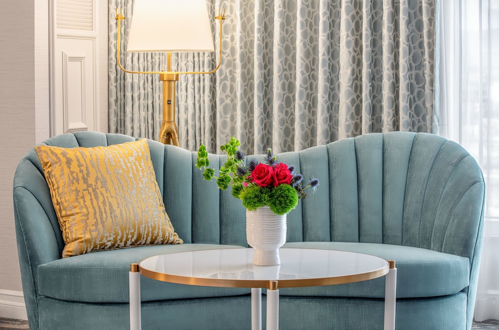 Remodeled Strip View Spa, King Bed — photo 2