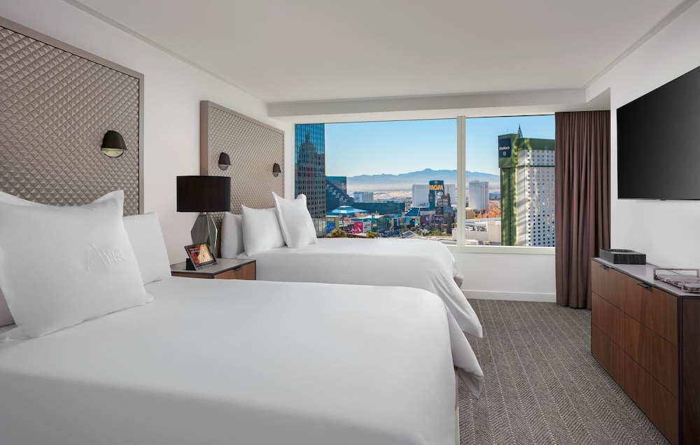 Center Tower Suite - Strip View — main photo