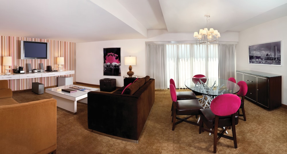 Cosmopolitan Suite, 1 King Bed, High Roller View — photo 2