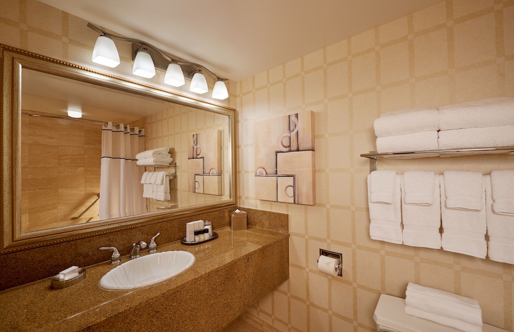 Carson Tower Deluxe Room, Two Double Beds — photo 2