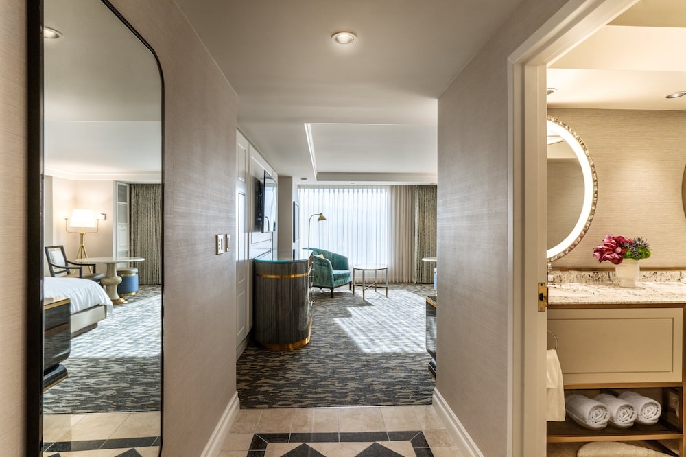 Tower Fountain View King — photo 2